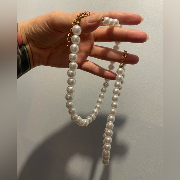 Brooches, Necklaces. - Picture 5 of 6